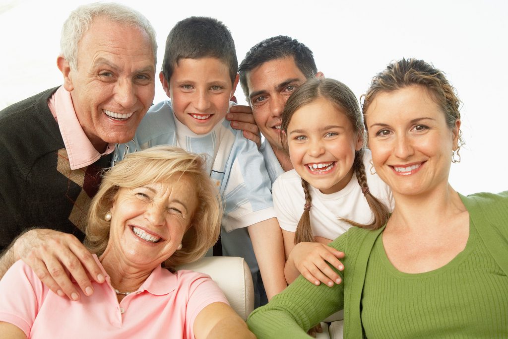 Reír es saludable… Hágalo con su familia Reír es saludable… Hágalo con su familia